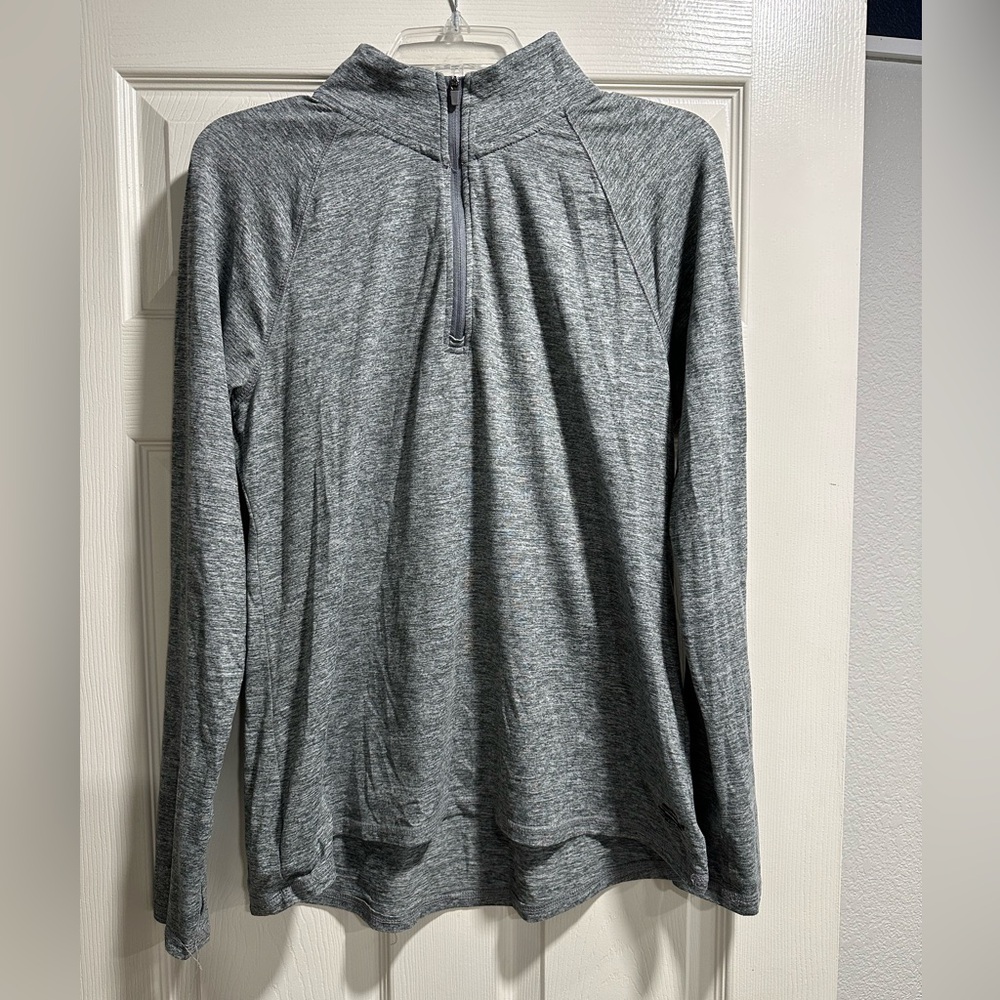 🌟 Sketchers Women’s Gray Athletic Top 🌟